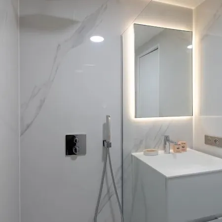 #11 Alex Terrace Parking Ac 2 Bdr 5mins To Sea